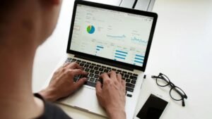 Visibilidad para clínicas: claves del marketing digital Diseno sin titulo 2025 05 05T172544